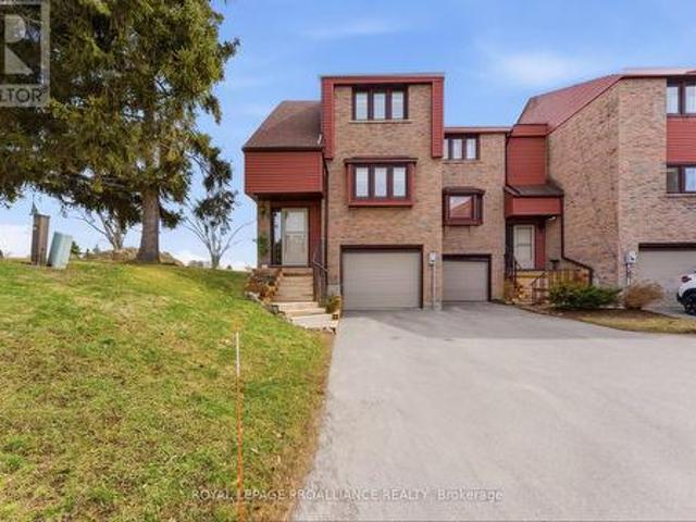 Townhouse for sale in Quinte West, Ontario