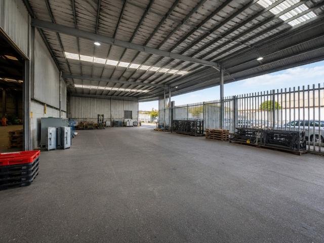 Warehouse for rent in Toombul, Queensland