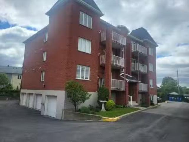 Condo for sale in Candiac, Montérégie