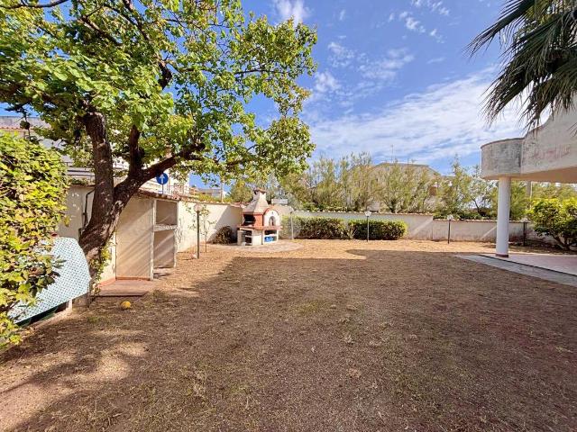 Villa Indipendente in affitto a Lido di Marechiaro, Roma Capitale