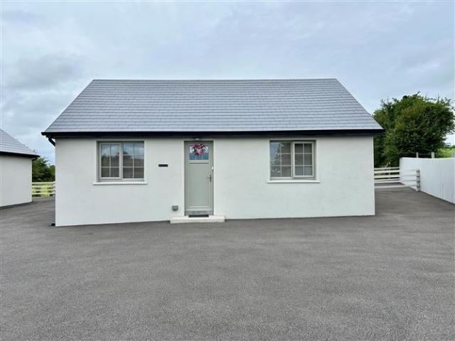 Detached House to rent in Corry, Connacht