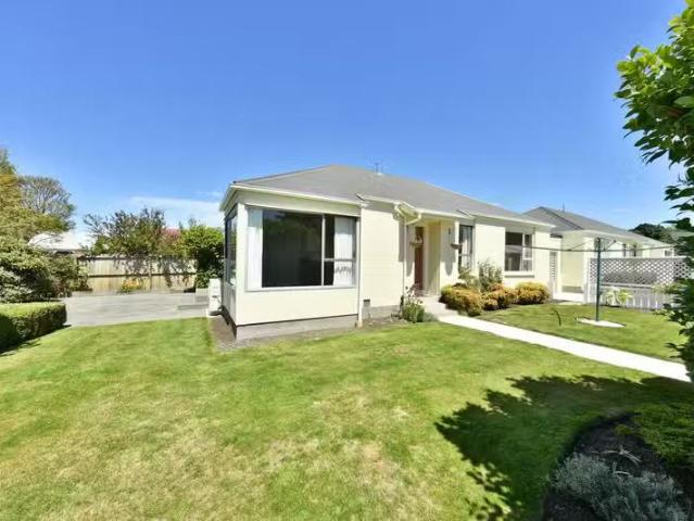 House for sale in Chaslands, Canterbury