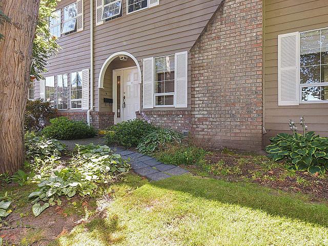 Photo inspiration: Condos In Gated Communities With Parking Reference: 20 Condos For Sale In Cedar Villa Estates