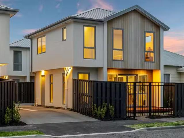 House for sale in Chaslands, Canterbury