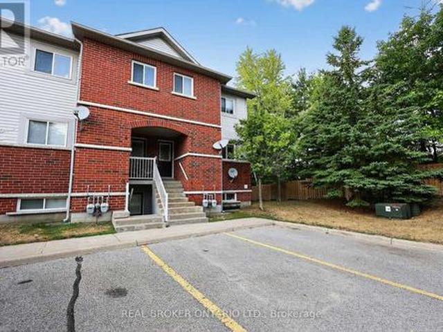 Townhouse for sale in Barrie, Ontario