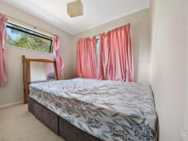 House for sale in Oratia