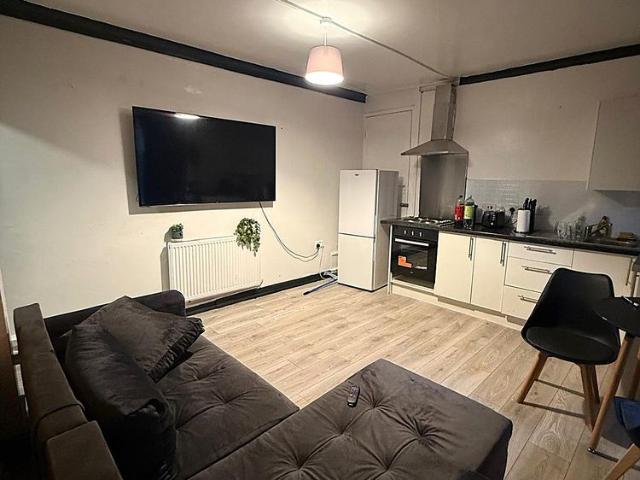 Apartment for rent in Plasnewydd, Falcon Lodge