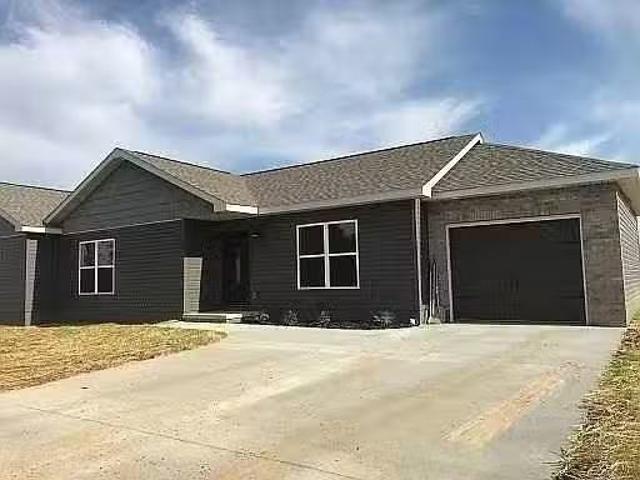 Condo for rent in Mayfield