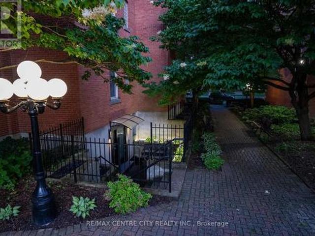 Condo for sale in Arva, Ontario