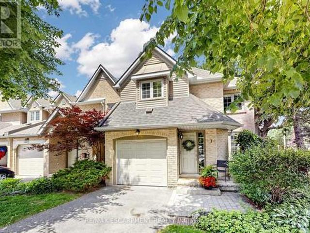 Townhouse for sale in Ancaster, Ontario