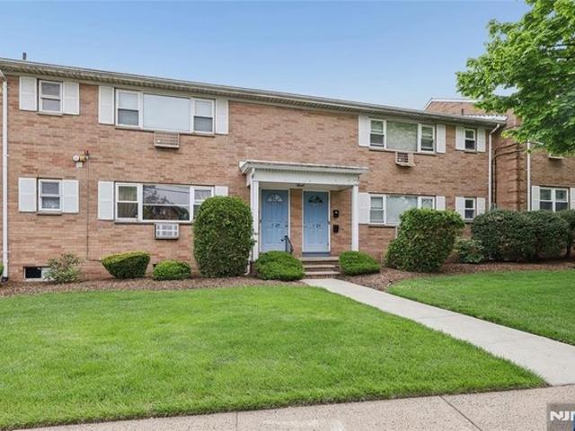Condo for sale in Fair Lawn, New Jersey
