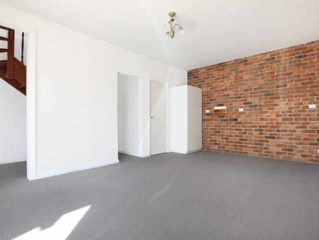 Townhouse for rent in Wollongong West, New South Wales