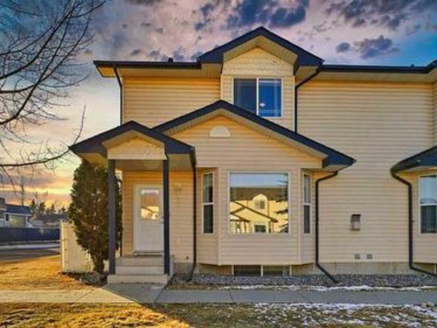 Townhouse for sale in Sylvan Lake, Alberta