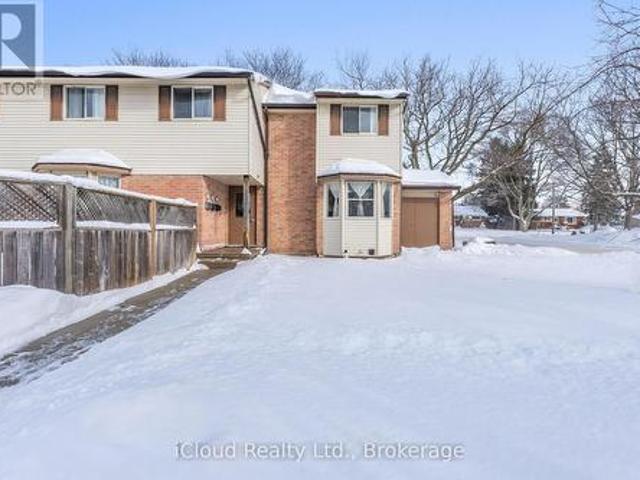 Townhouse for sale in Guelph, Ontario