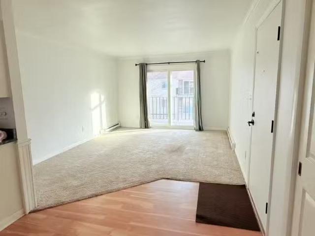 Condo for rent in Brookfield