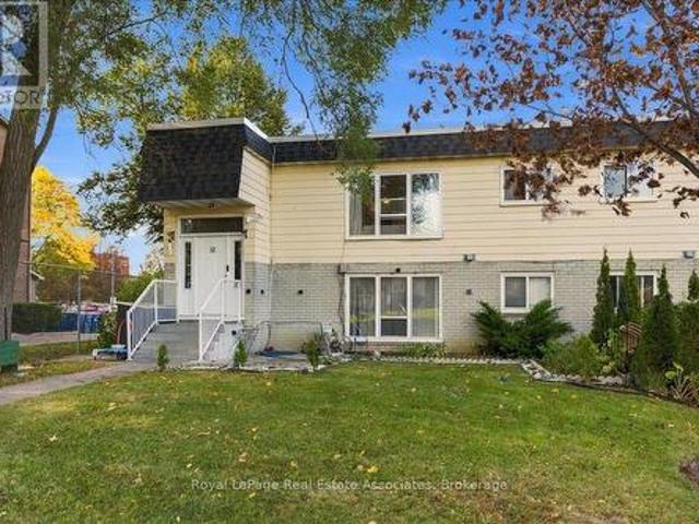 Condo for sale in Whitby, Golden Horseshoe