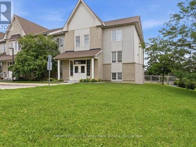 Condo for sale in Whitby, Golden Horseshoe