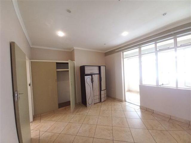 Flat for rent in Waterkloof, Gauteng