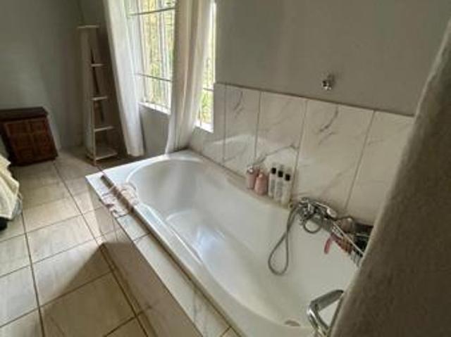 Flat for rent in North West