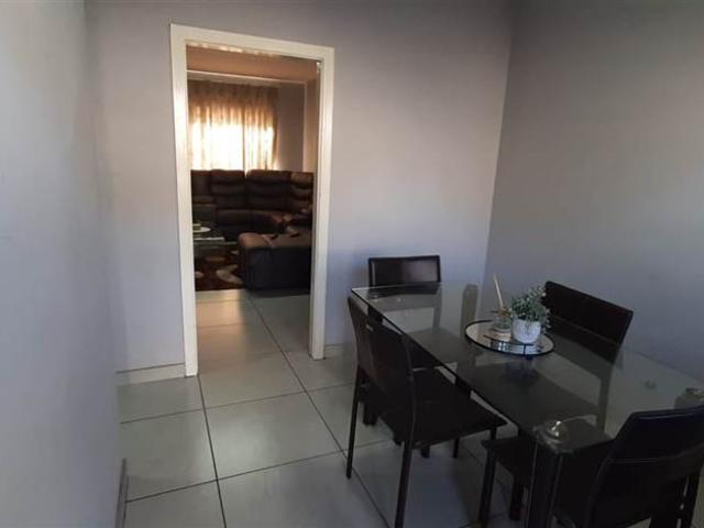 Flat for sale in Seaview, Kwazulu-natal