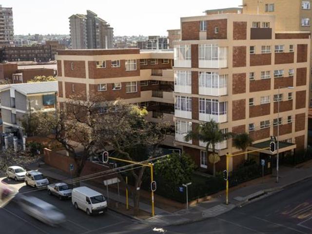 Flat for rent in Waterkloof, Gauteng