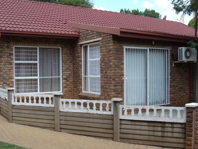 Townhouse for rent in North West