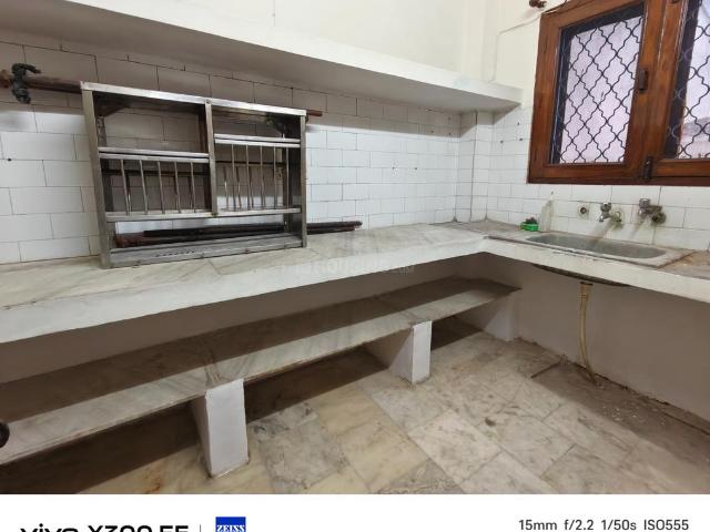 Flat for rent in West Delhi, Deri