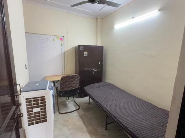 Flat for rent in West Delhi, Deri