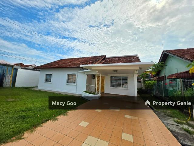 Bungalow for sale in Malaka