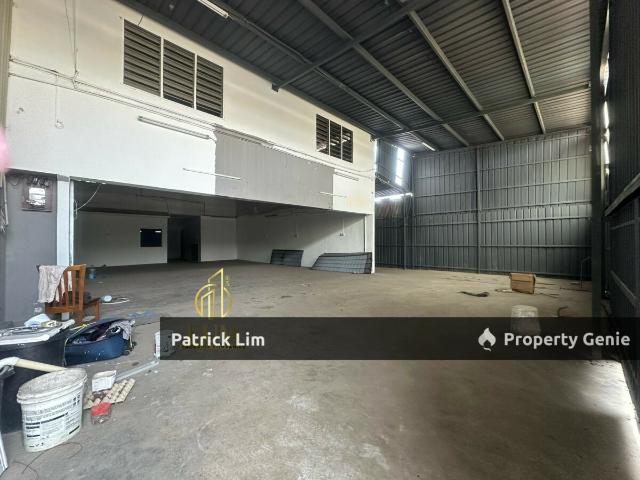 Warehouse for sale in Malaka
