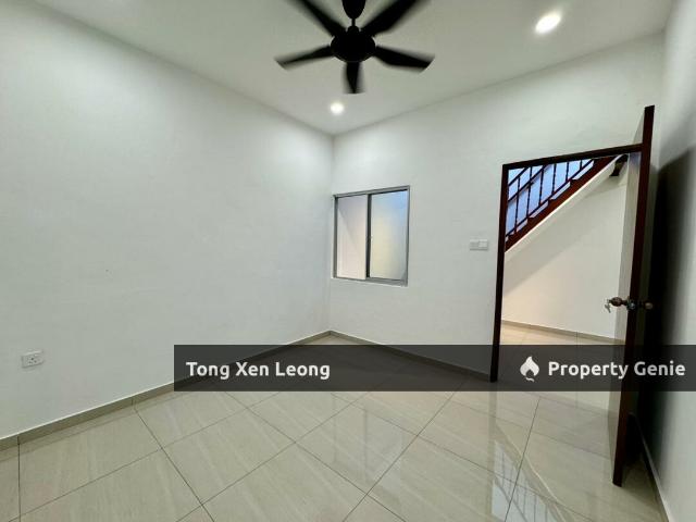 Terraced House for sale in Malaka
