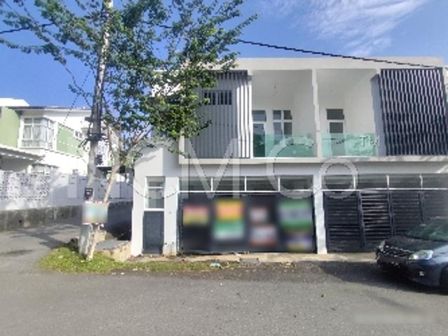 Terraced House for sale in Malaka