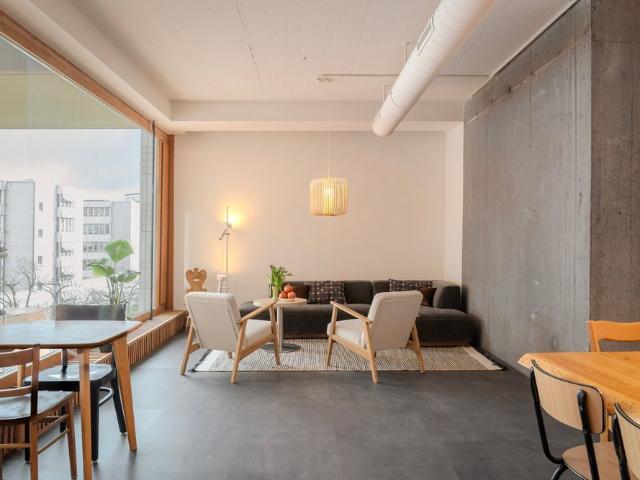 Studio mieten in Einigen, Zürich