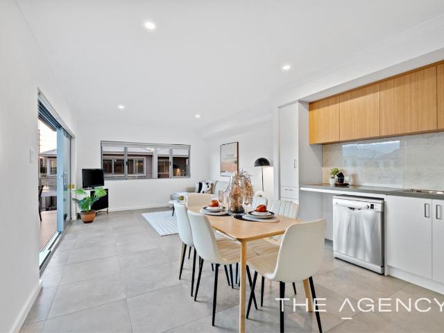 Townhouse for sale in Canning, Cannington