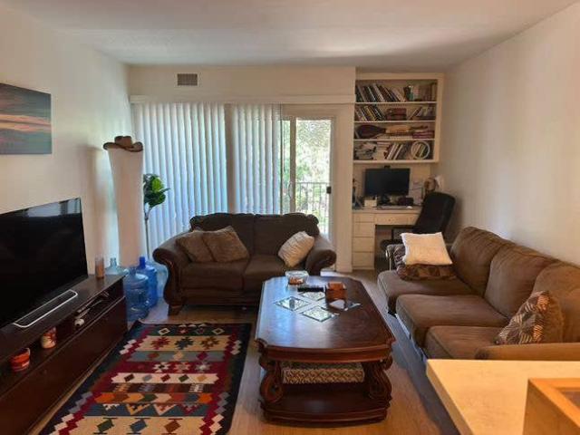 Room for rent in Canoga Park, California