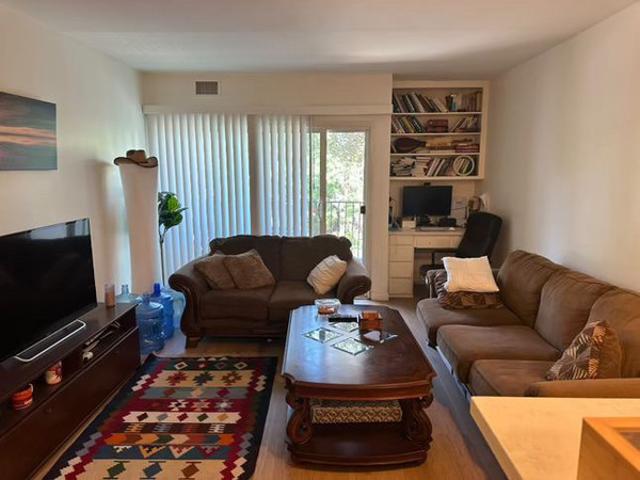 Room for rent in Canoga Park, California