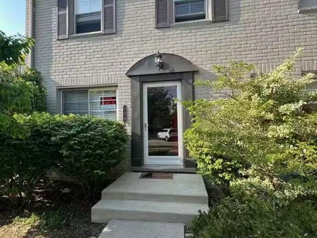 Condo for rent in Royal Oak