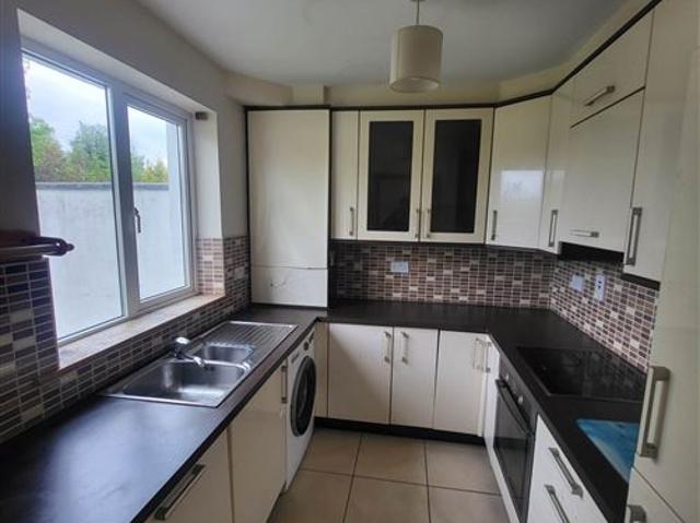 Terraced House to rent in Corry, Connacht