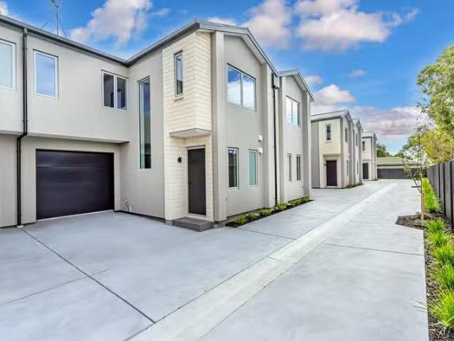 House for sale in Chaslands, Canterbury