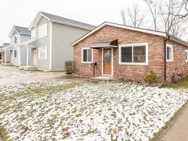 House for rent in Warren