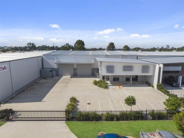 Warehouse for rent in Toombul, Queensland