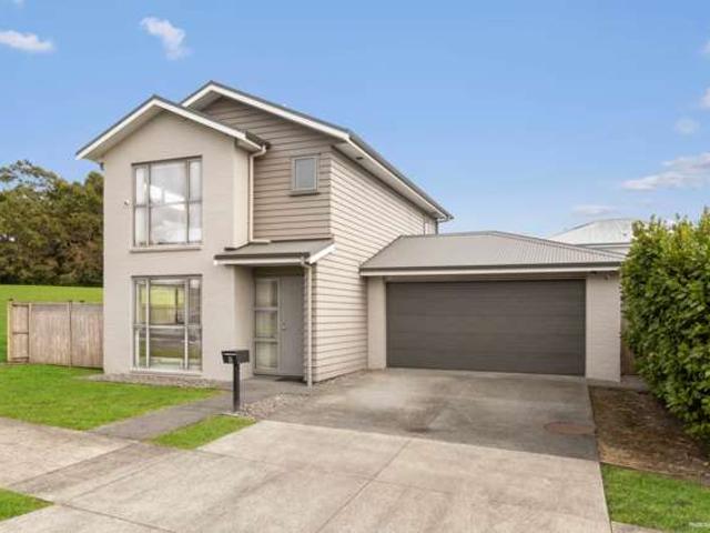 House for sale in Oratia