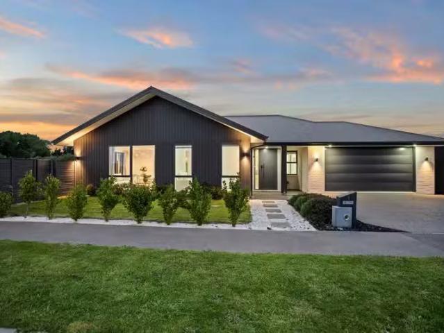 House for sale in Chaslands, Canterbury