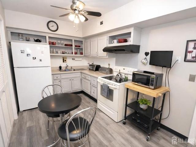 Condo for sale in Cliffwood, New Jersey