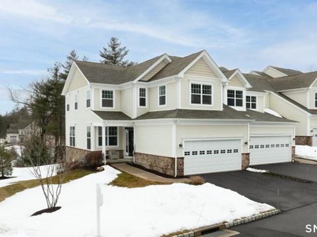 Townhouse for sale in Middlebury, Connecticut