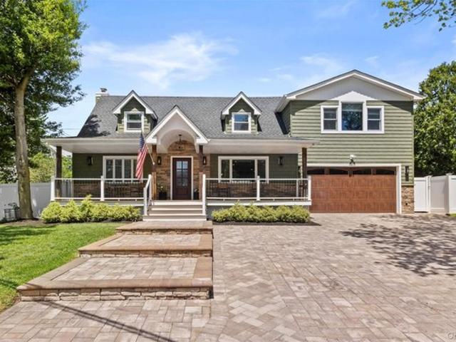 House for sale in Huntington, New York