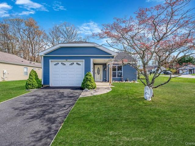Condo for sale in Centereach, New York