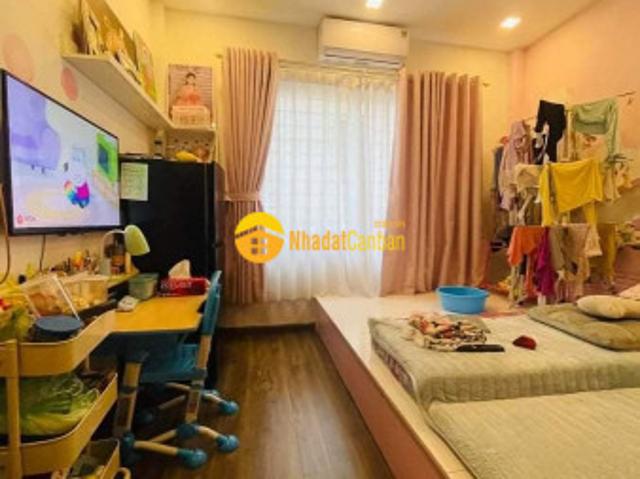 Nhà mặt phố bán