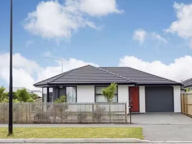 House for sale in Chaslands, Canterbury