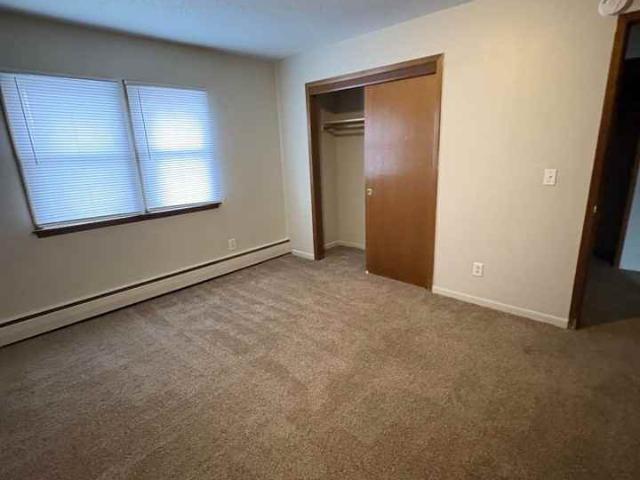 Apartment for rent in Gray's Lake Apartments, Des Moines